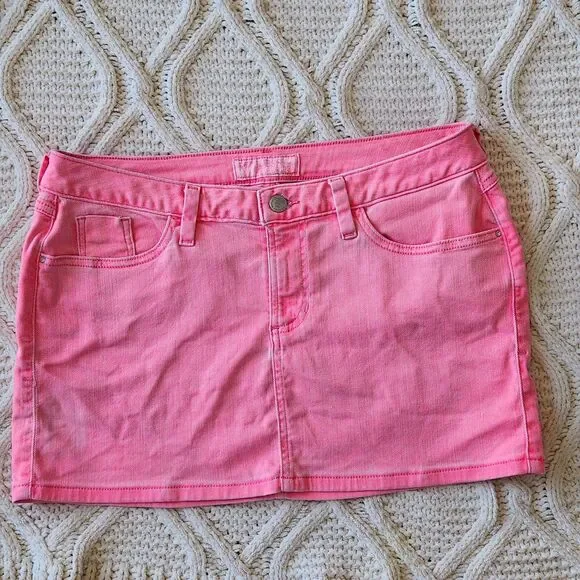 Vintage Hot Pink Stonewashed Guess Mini Skirt Size 30 - Picture 1 of 6